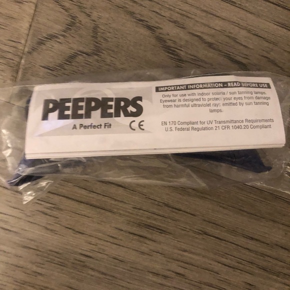 🎉 BNWT Peepers Indoor suntanning eyewear with travel case - Picture 4 of 4